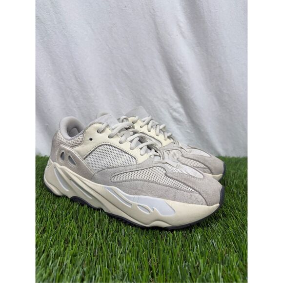 Size 8 Adidas Yeezy 700 v1 Analog White Cream Clean VNDS - Picture 1 of 7